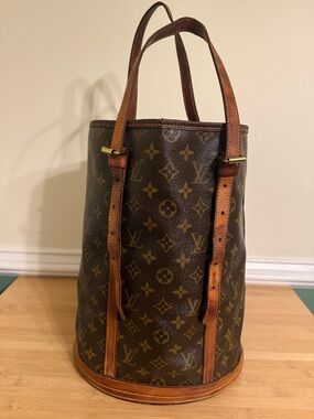 Authentic Louis Vuitton Monogram Bucket Bag Louis Vuitton shoulder bags